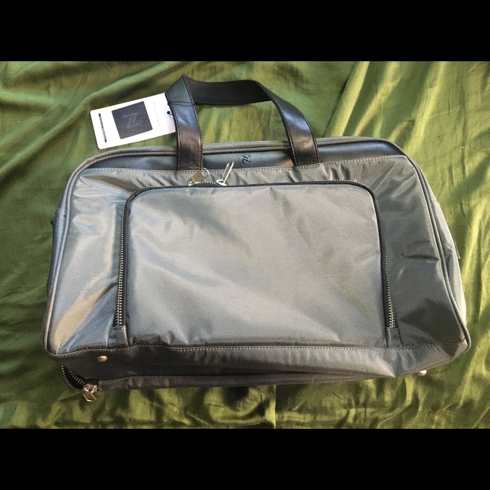 New with tags Silver Bento Bag by Nomad Lane